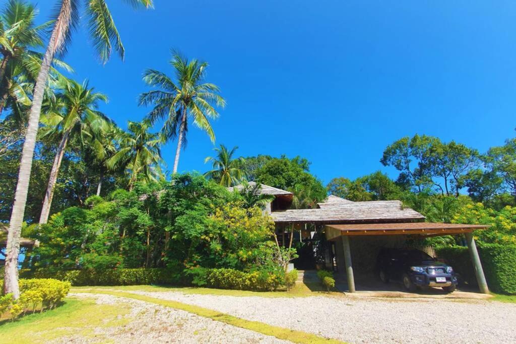 Amantara Villa, Private Beachfront 4 Bedrooms Villa Krabi town