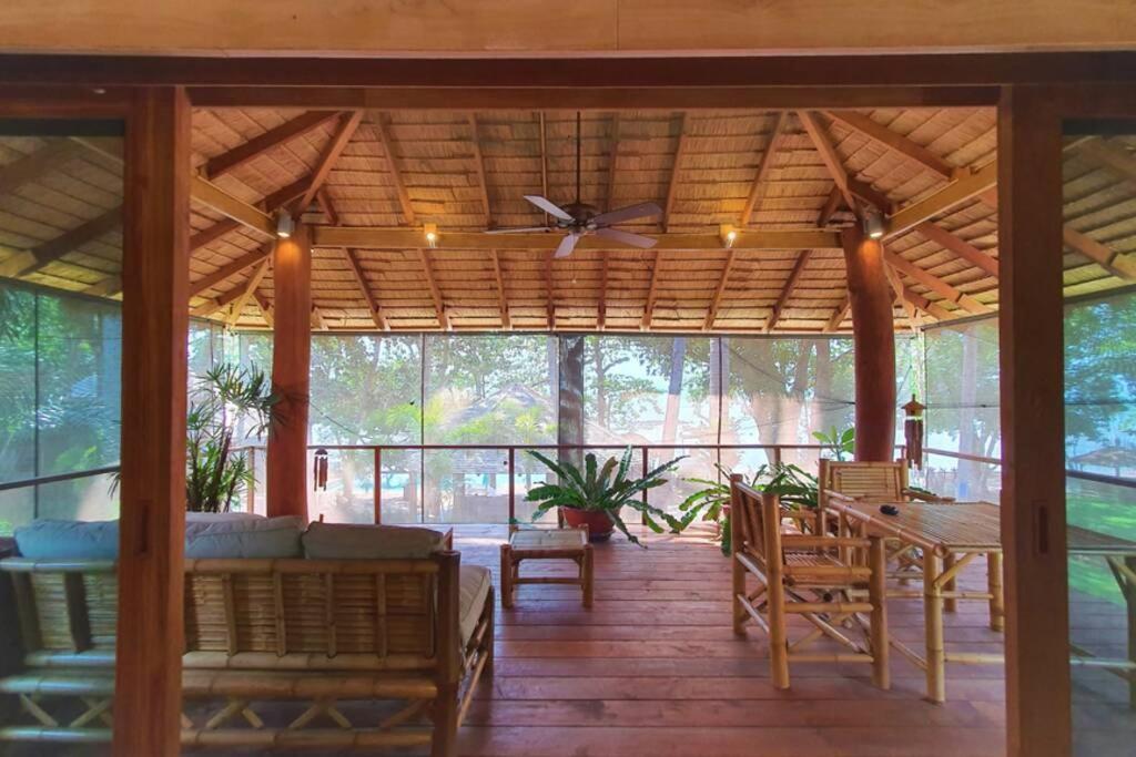 Amantara Villa, Private Beachfront 4 Bedrooms * Krabi town